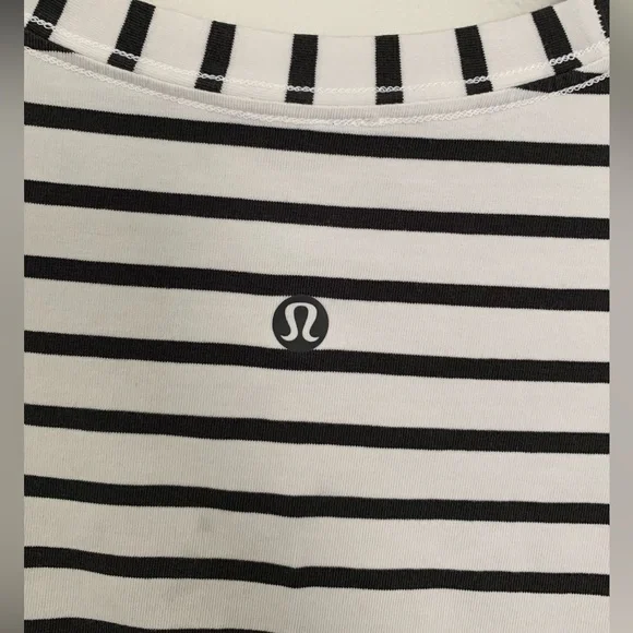 Lululemon Love Tee Black and White stripe size 6 EUC - Picture 3 of 5